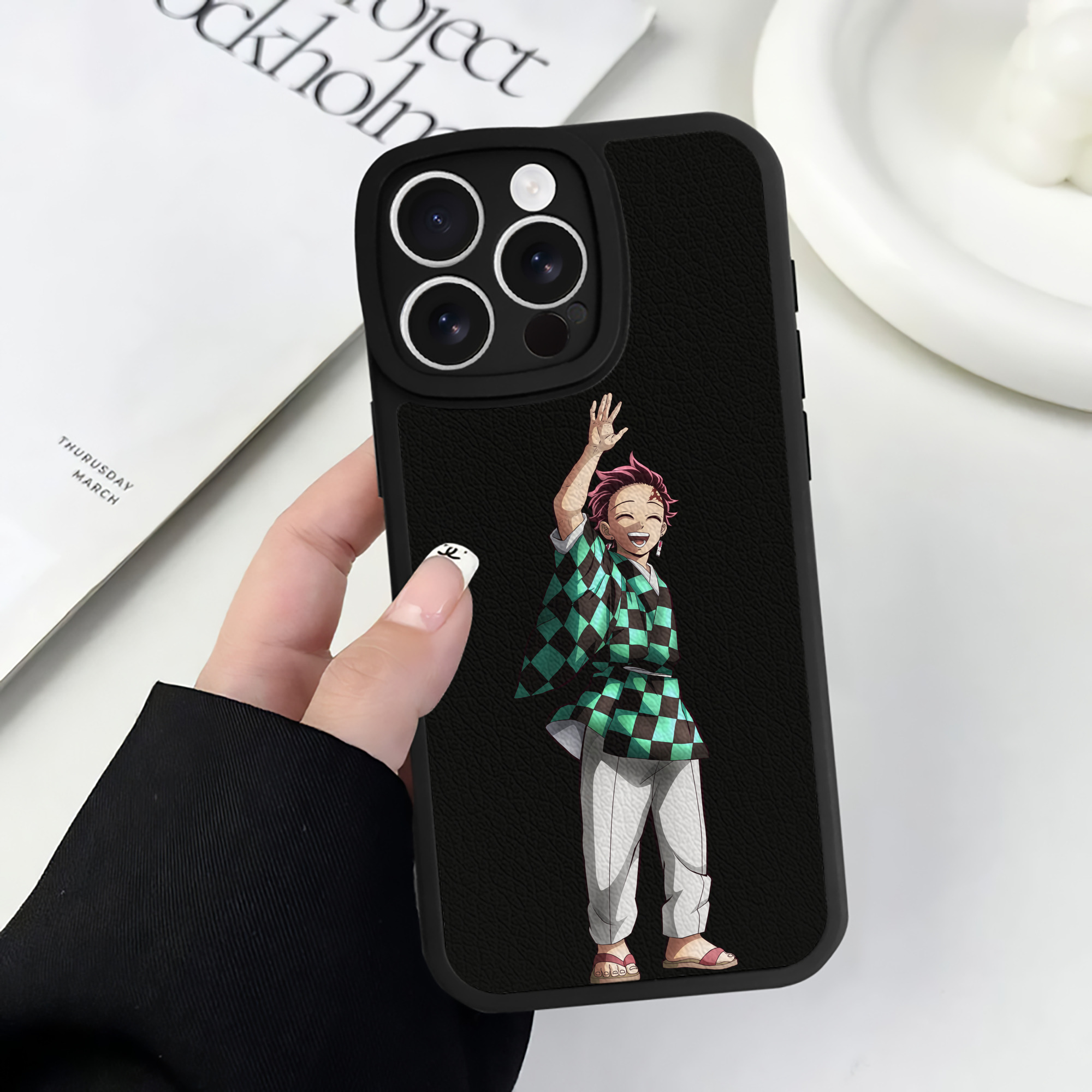 （画像用） 鬼滅の刃 竈門 炭治郎／かまど たんじろう Kamado Tanjirou 【iPhone 16シリーズ対応】シリコンスマホケース（レザー調） 材質：シリコン